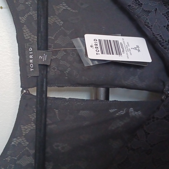 TORRID PEPLUM LACE PUFF SLEEVE TOP - Picture 5 of 8